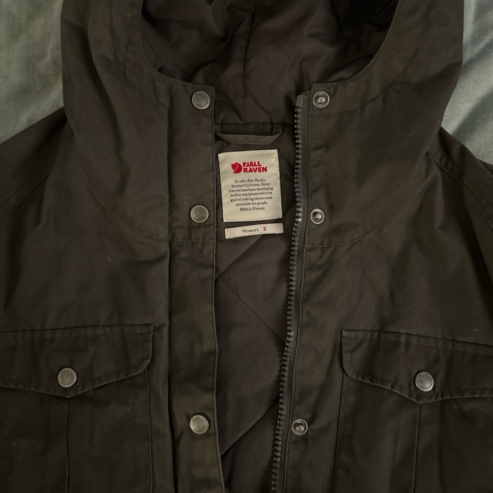 Women’s Fjallraven winter coat. Waterproof. Size small. Dark olive/army green.